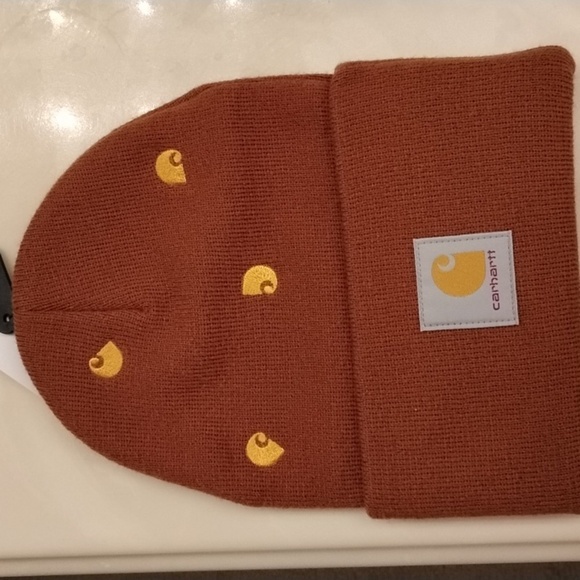 Carhartt Accessories - NWT carhartt beanie with carhartt embroidery